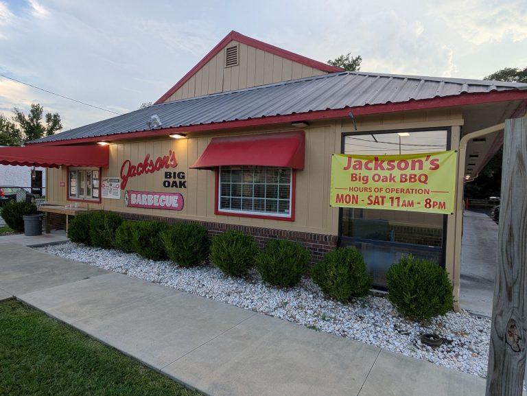 26224 jacksons big oak barbecue 768x577