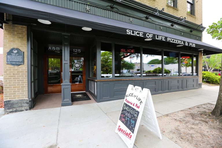 26270 slice of life pizzeria pub downtown 768x512