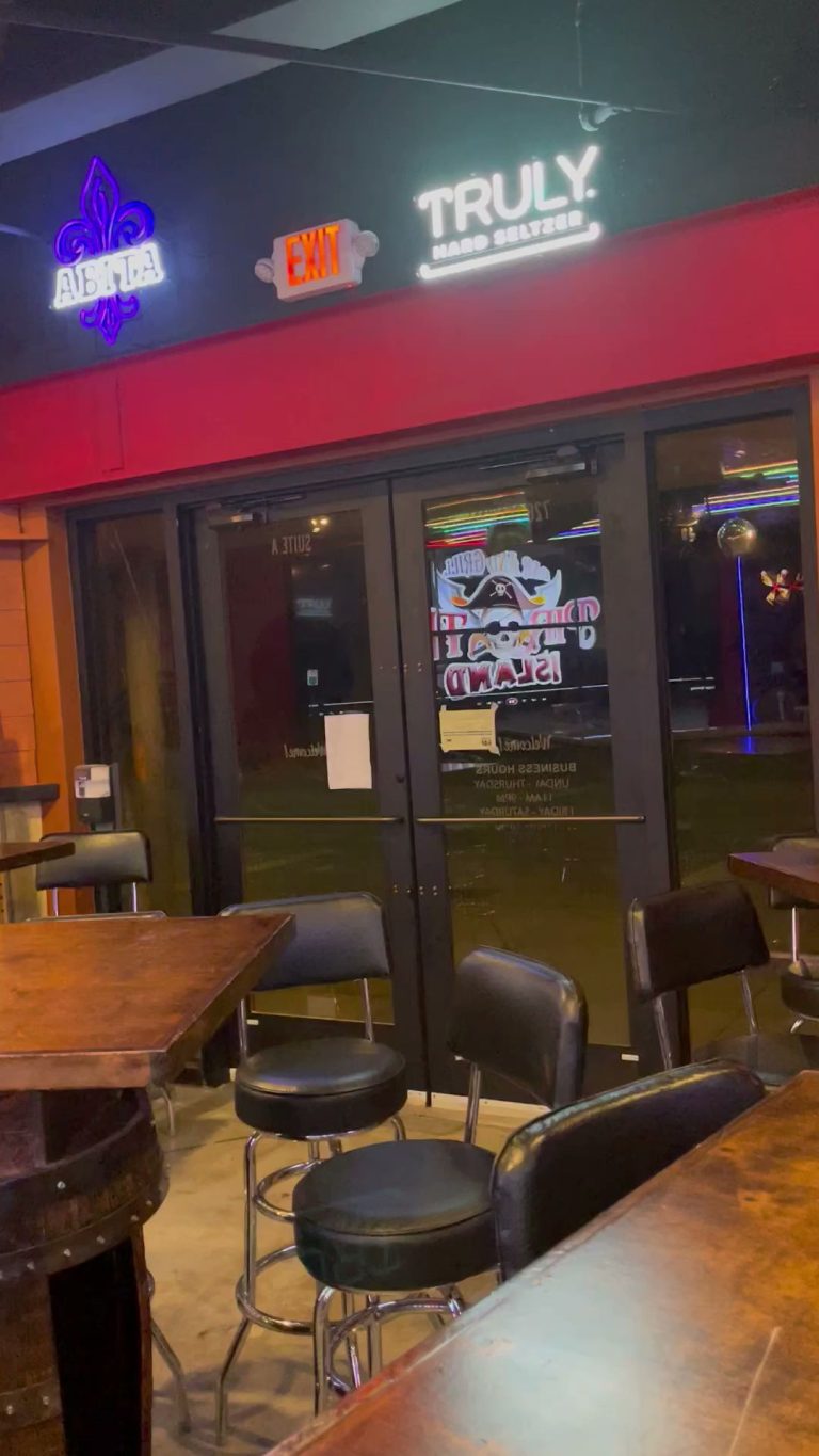 26562 pirate island bar and grill 768x1365