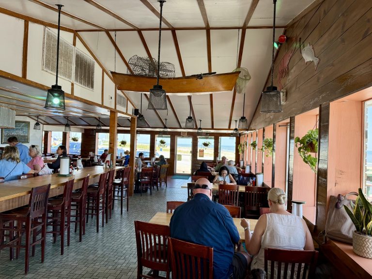 26645 bennos cajun seafood restaurant 768x576